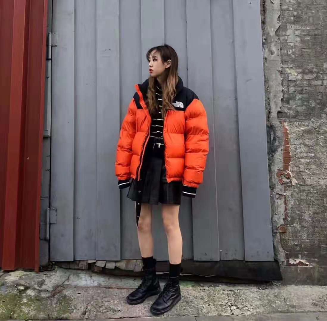 【1996 クラシック ダウン ジャケット】ザノースフェイス ダウンジャケット ヌプシ アウトドア  1点で7980円,2点で11970円【2点目半額、絶対にお買い得】,高品質な白いガチョウの羽毛、高品質の700フィルパワーのグースダウンを惜しげもなく使用したダウンジャケットです。左胸、右肩に定番ハーフドームロゴが刺繍されてます。袖口に 700 の刺繍が入っています。ボディーにはやや光沢のあるリッ 【1996 クラシック ダウン ジャケット】ザノースフェイス ダウンジャケット ヌプシ アウトドア  1点で7980円,2点で11970円【2点目半額、絶対にお買い得】,高品質な白いガチョウの羽毛、高品質の700フィルパワーのグースダウンを惜しげもなく使用したダウンジャケットです。左胸、右肩に定番ハーフドームロゴが刺繍されてます。袖口に 700 の刺繍が入っています。ボディーにはやや光沢のあるリッ