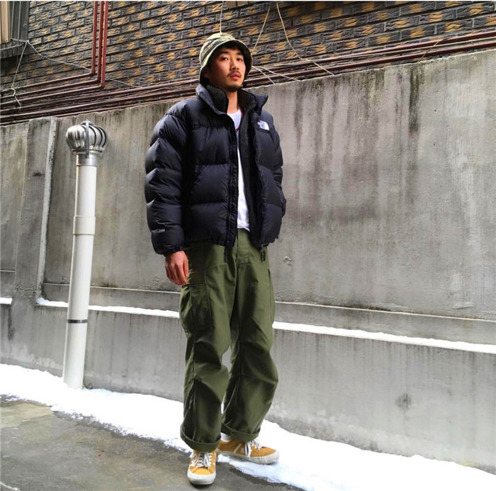 【1996 クラシック ダウン ジャケット】ザノースフェイス ダウンジャケット ヌプシ アウトドア  1点で7980円,2点で11970円【2点目半額、絶対にお買い得】,高品質な白いガチョウの羽毛、高品質の700フィルパワーのグースダウンを惜しげもなく使用したダウンジャケットです。左胸、右肩に定番ハーフドームロゴが刺繍されてます。袖口に 700 の刺繍が入っています。ボディーにはやや光沢のあるリッ 【1996 クラシック ダウン ジャケット】ザノースフェイス ダウンジャケット ヌプシ アウトドア  1点で7980円,2点で11970円【2点目半額、絶対にお買い得】,高品質な白いガチョウの羽毛、高品質の700フィルパワーのグースダウンを惜しげもなく使用したダウンジャケットです。左胸、右肩に定番ハーフドームロゴが刺繍されてます。袖口に 700 の刺繍が入っています。ボディーにはやや光沢のあるリッ