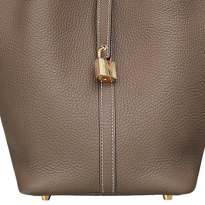 雑誌「ヴェリイ」掲載 東原亜希と同じエルメスのハンドバッグで 通勤からお出かけまで日本人気上昇中↑↑↑売り切れ続出! 雑誌で話題のファッションバッグ! 2023年版が登場! ! 雑誌「ヴェリイ」掲載 東原亜希と同じエルメスのハンドバッグで 通勤からお出かけまで日本人気上昇中↑↑↑売り切れ続出! 雑誌で話題のファッションバッグ! 2023年版が登場! !