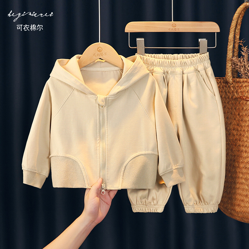 子供の秋服2025新しいスタイルのスーツ小さな女の子スタイリッシュな子供のスポーツレジャー純綿スウェットシャツツーピーススーツ