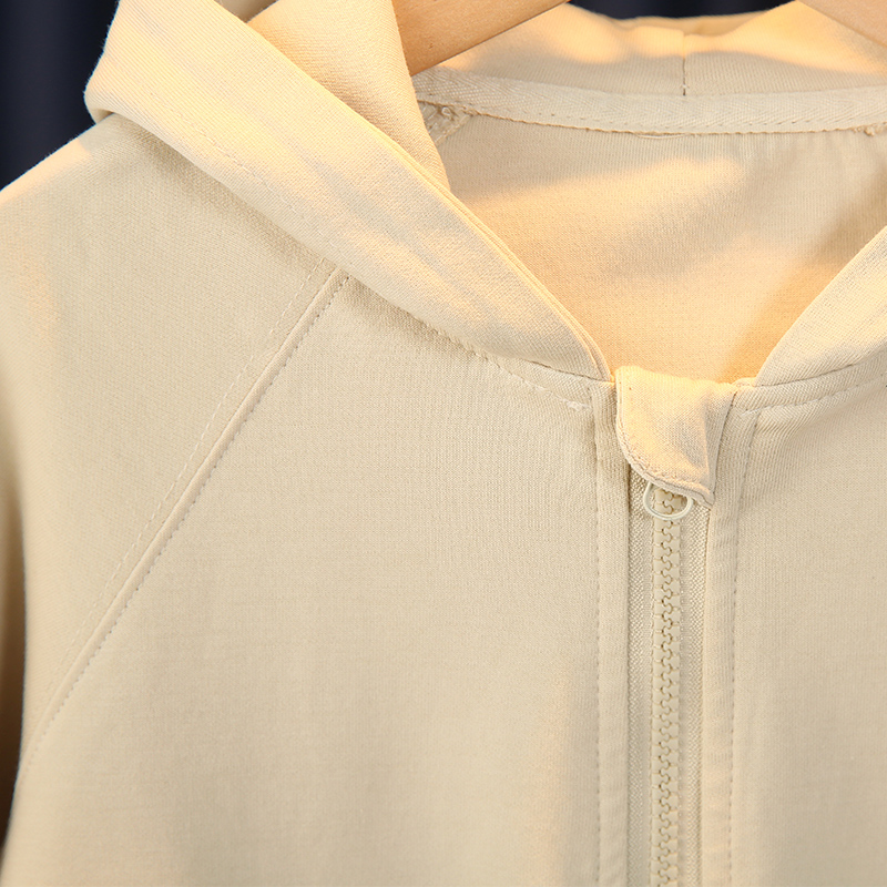 子供の秋服2025新しいスタイルのスーツ小さな女の子スタイリッシュな子供のスポーツレジャー純綿スウェットシャツツーピーススーツ